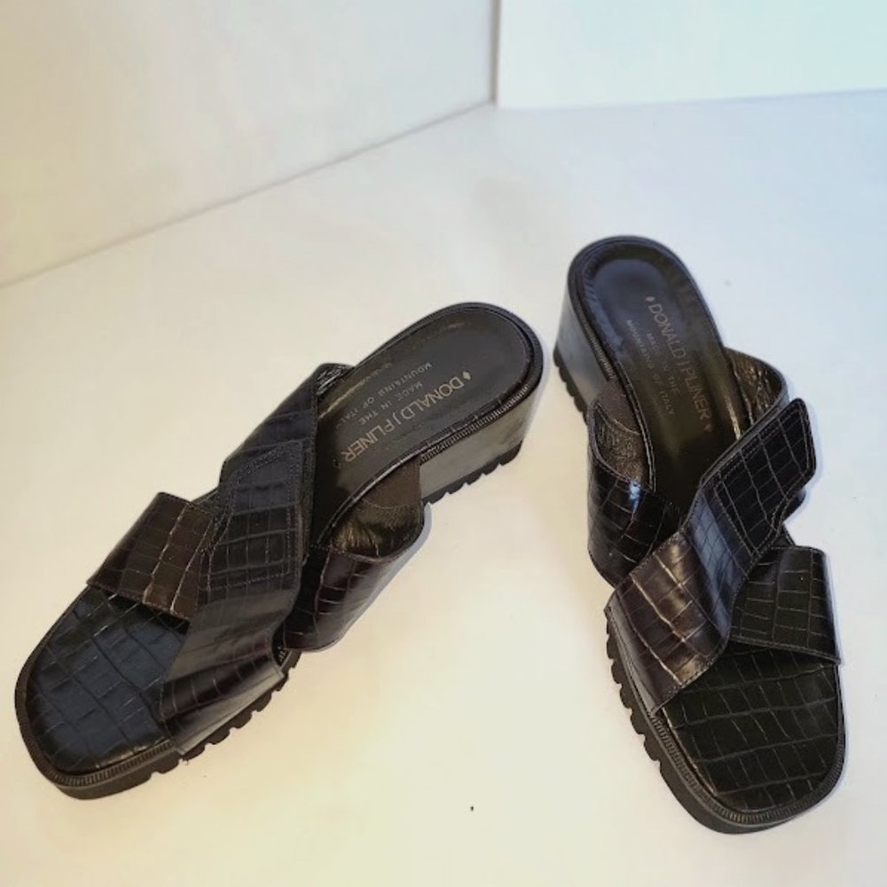 Donald J. Pliner Sz 8 Leather Brown Sandal Made in Italy GOOD CONDITION!